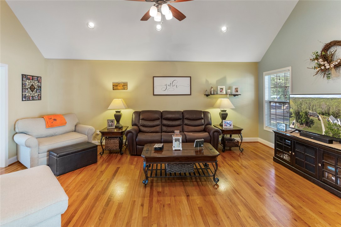 129 Ridgeland Drive Six Mile, SC 29682 - Photo 5 of 47