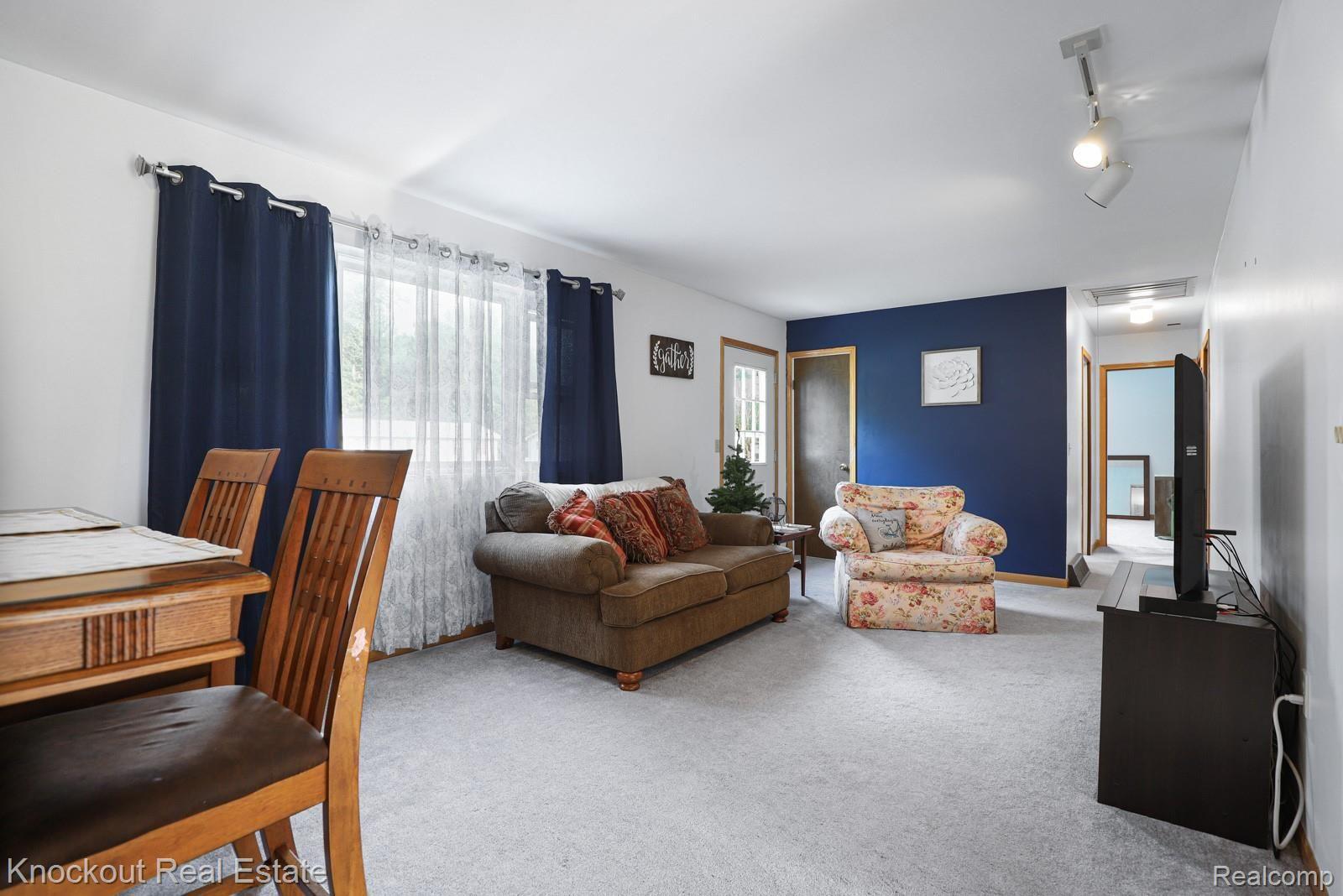 517 Birch Road Vassar, MI 48768 - Photo 4 of 38 517 Birch Rd Vassar-6.jpg