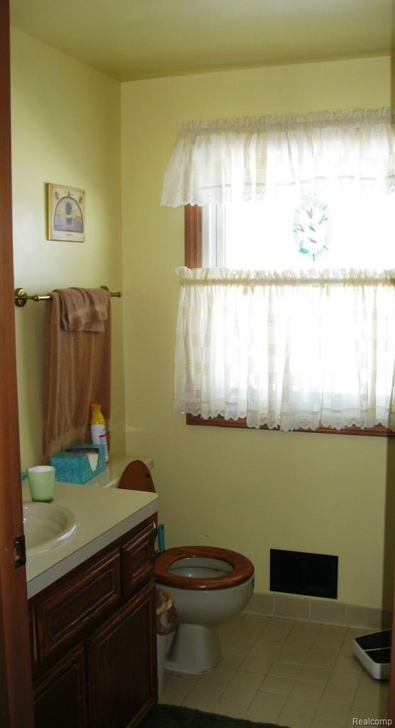 9053 Weber Road Columbus, MI 48063 - Photo 30 of 34 Master Bath.jpg