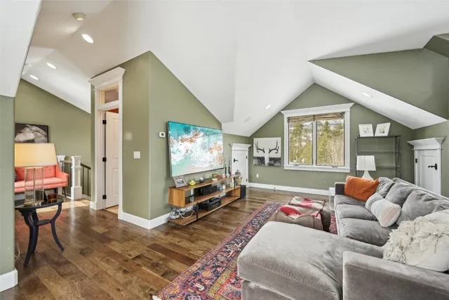 a view of livingroom with furniture and a ceiling fan