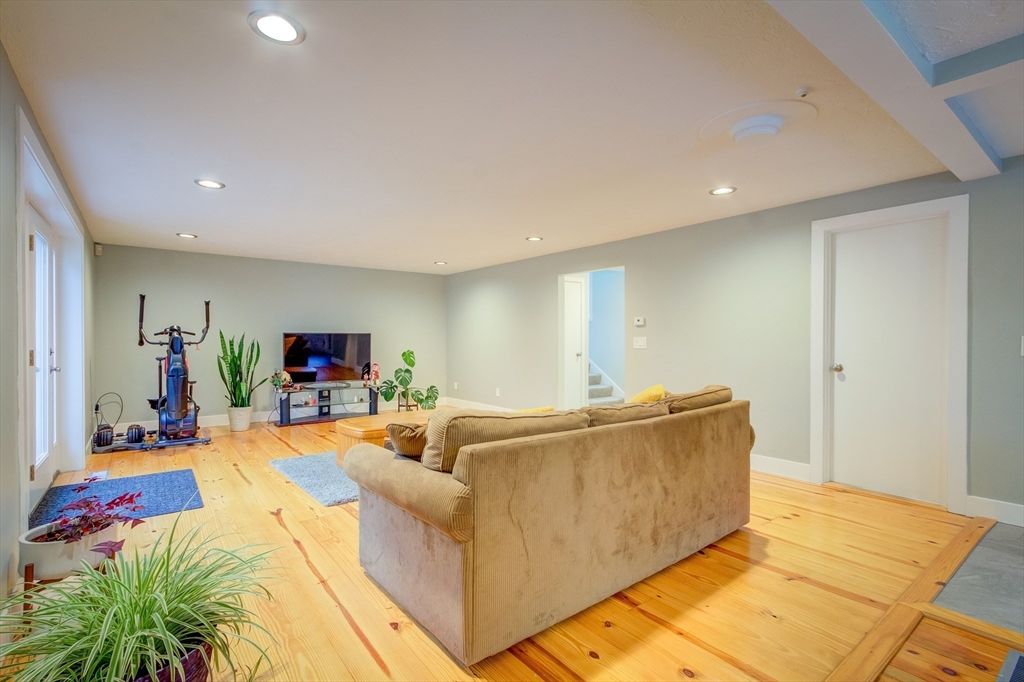 10 Sandy Lane Bourne, MA 02532 - Photo 17 of 40