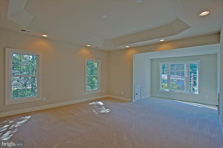 513 Kingsley Road Southwest Vienna, VA 22180 - Photo 2 of 8 Interior (General)
