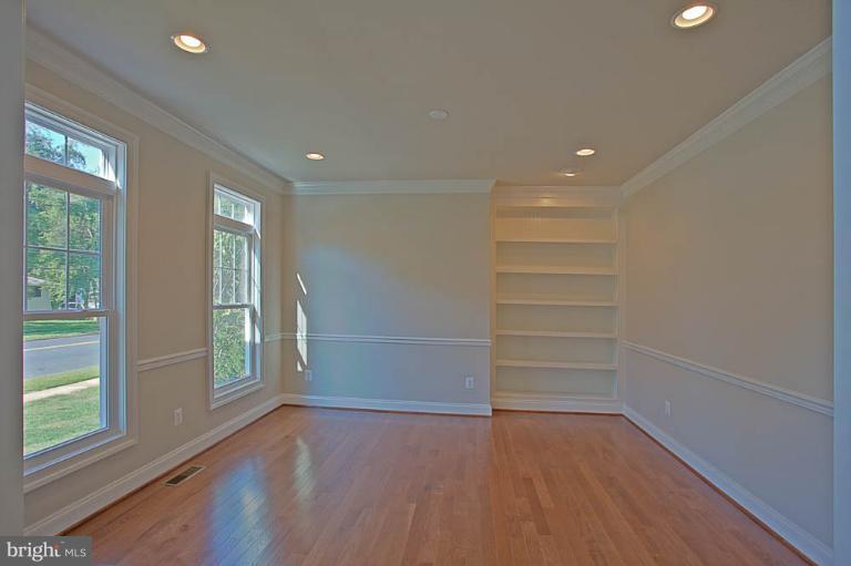 513 Kingsley Road Southwest Vienna, VA 22180 - Photo 8 of 8 Interior (General)