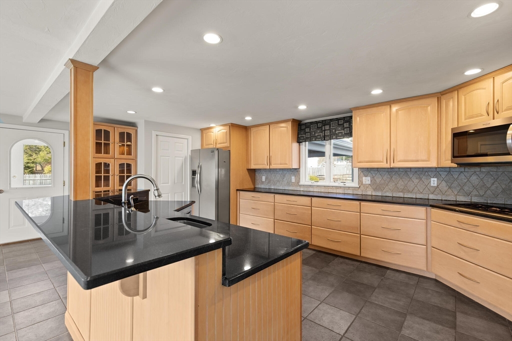 102 Chisholm Road Stoughton, MA 02072 - Photo 4 of 35