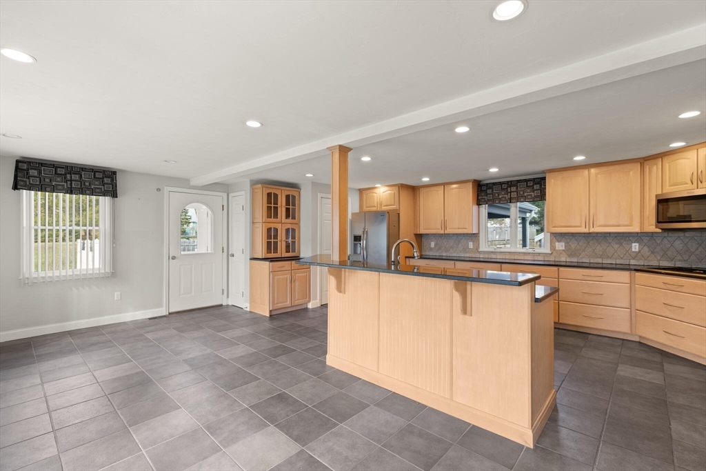 102 Chisholm Road Stoughton, MA 02072 - Photo 5 of 35