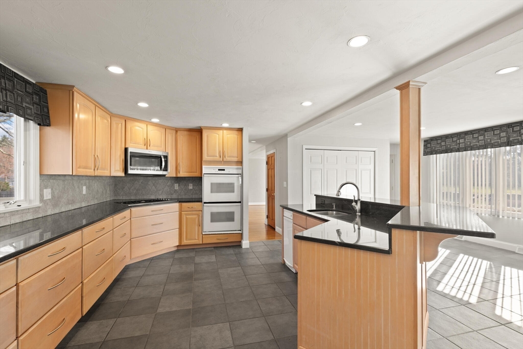 102 Chisholm Road Stoughton, MA 02072 - Photo 7 of 35