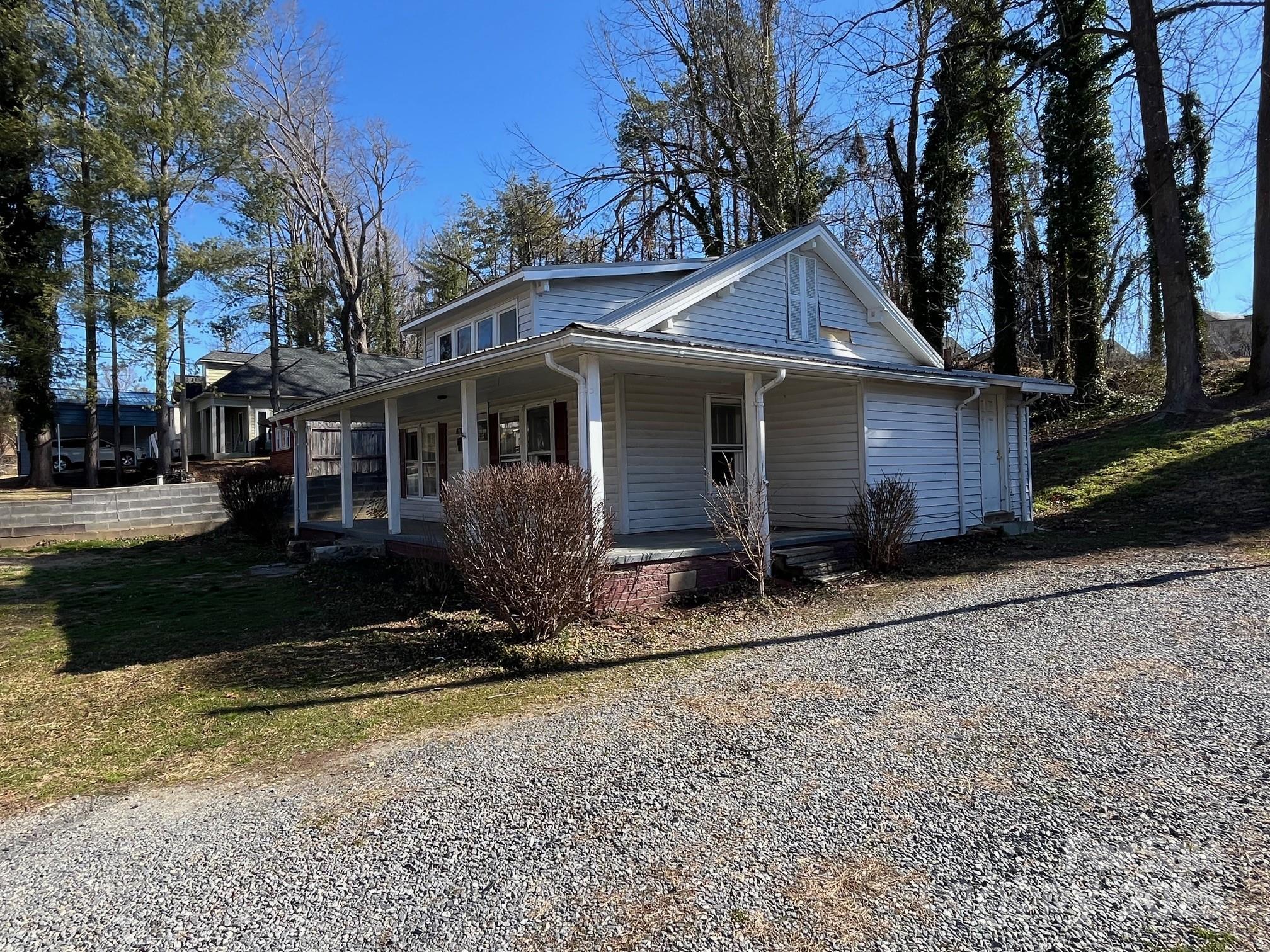 182 Maple Avenue Marion, NC 28752 - Photo 3 of 8