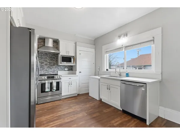 $585,000 | 8243 Northeast Hassalo Street, Portland, OR 97220