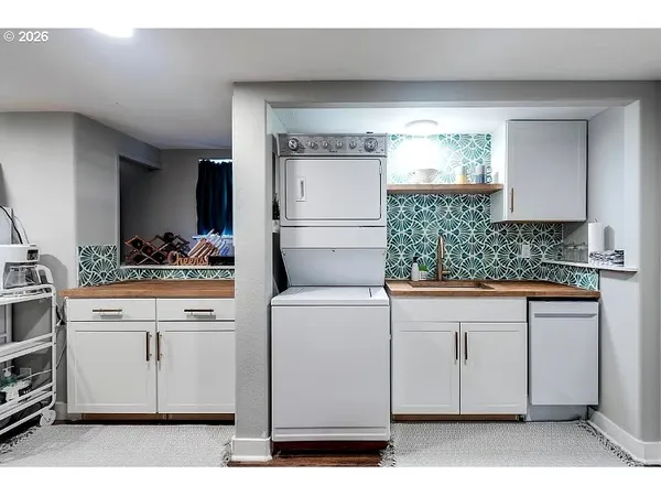 $585,000 | 8243 Northeast Hassalo Street, Portland, OR 97220