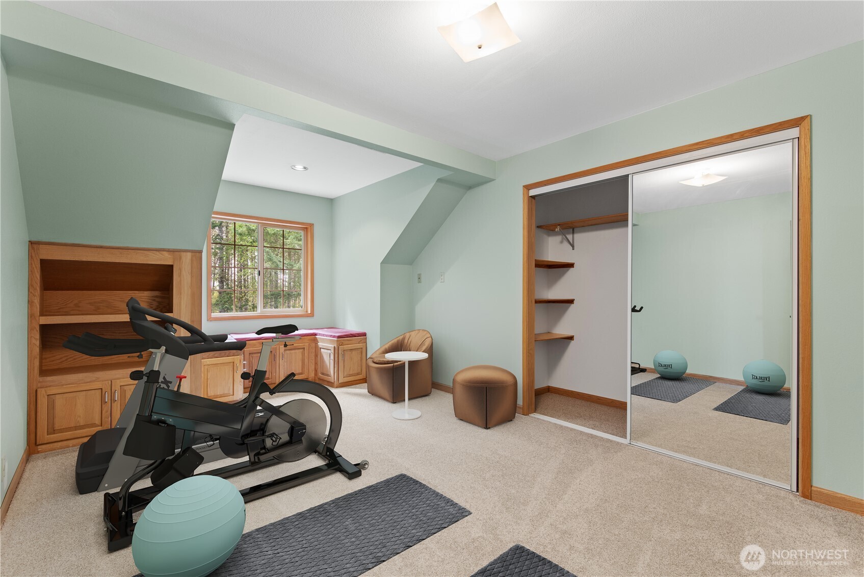 860 Hunt Road Port Angeles, WA 98363 - Photo 21 of 40 a view of a room with gym equipment