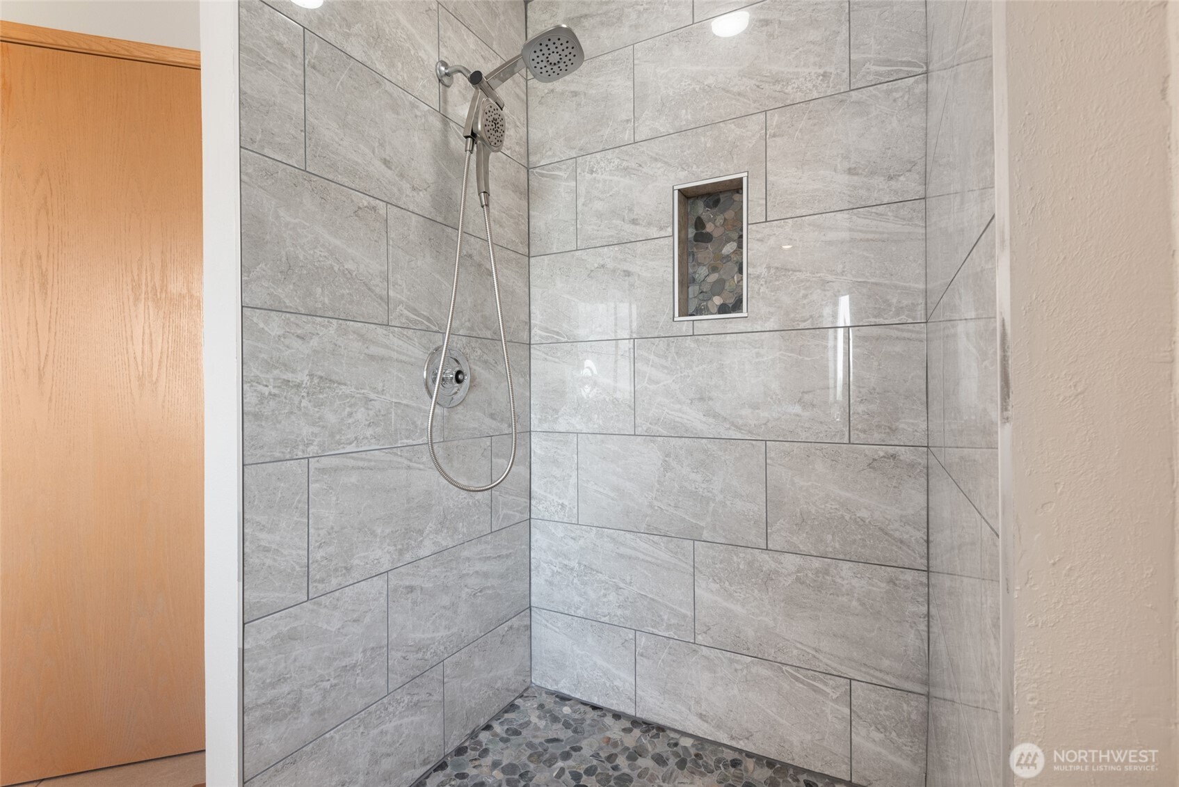 860 Hunt Road Port Angeles, WA 98363 - Photo 26 of 40 a bathroom with a shower