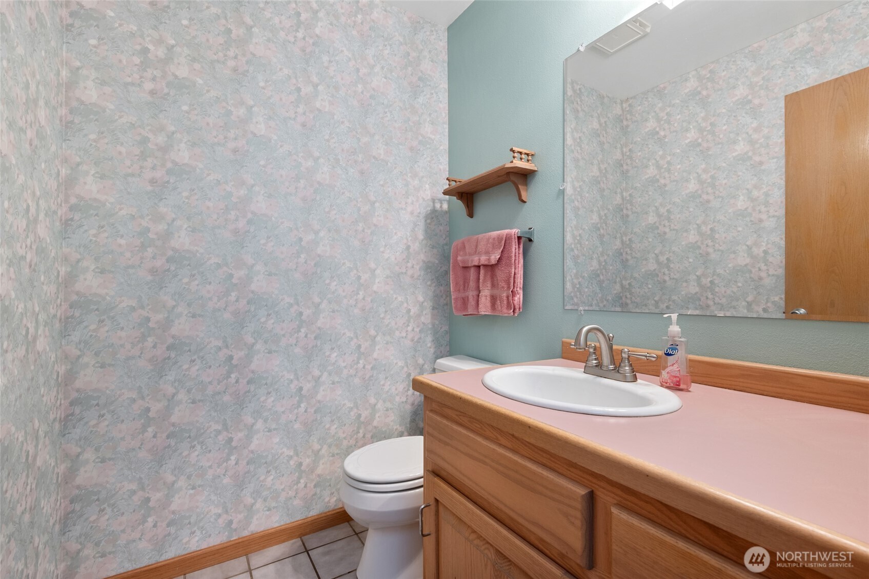 860 Hunt Road Port Angeles, WA 98363 - Photo 31 of 40 a bathroom with a sink and a toilet