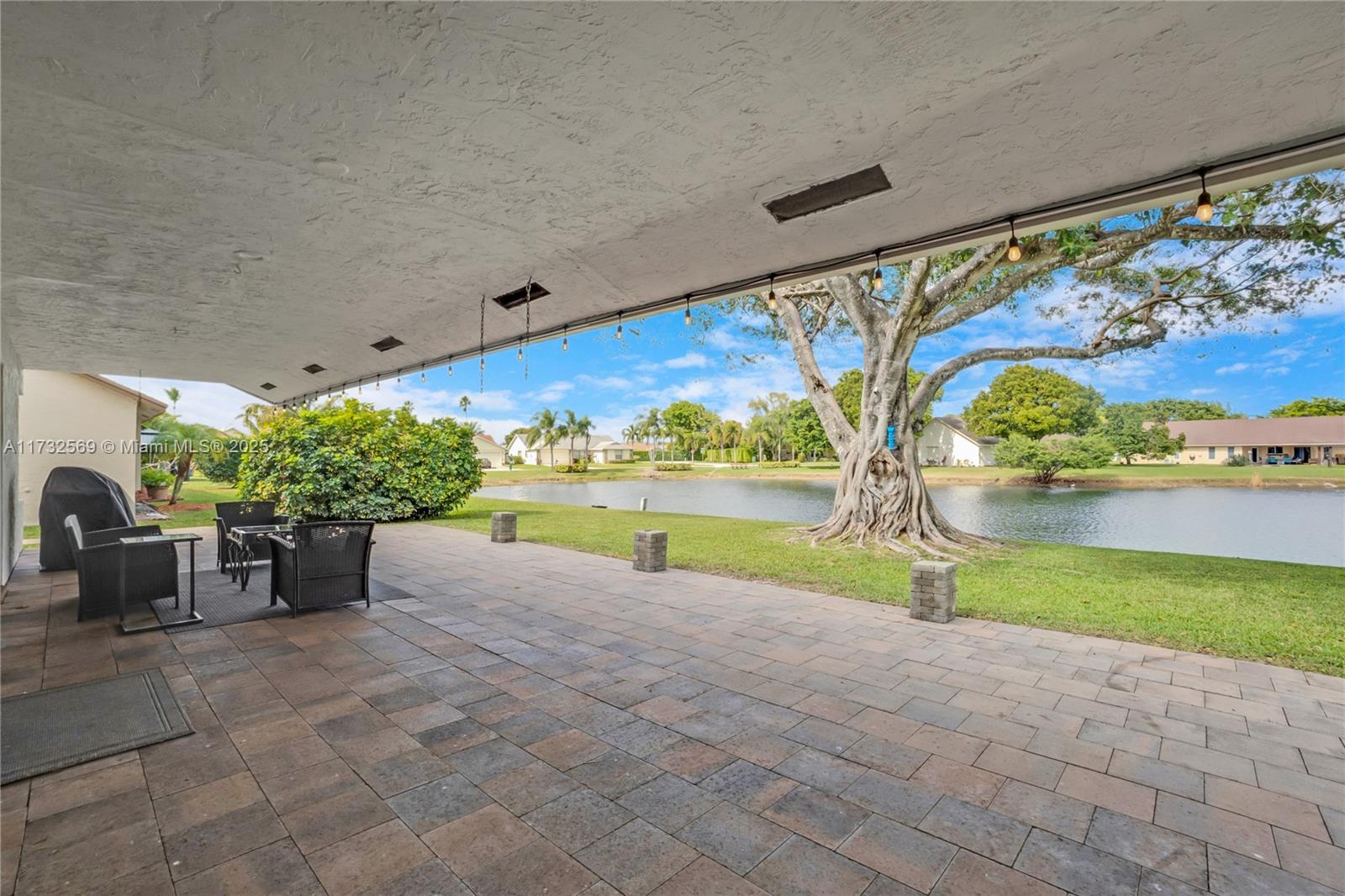 9635 Triton Court Boca Raton, FL 33434 - Photo 16 of 18 a view of building with garden