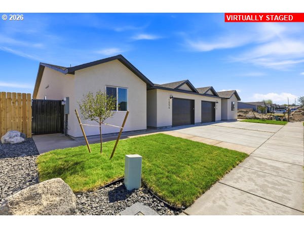 978 Northeast 10th Street Hermiston, OR 97838 - Photo 2 of 12