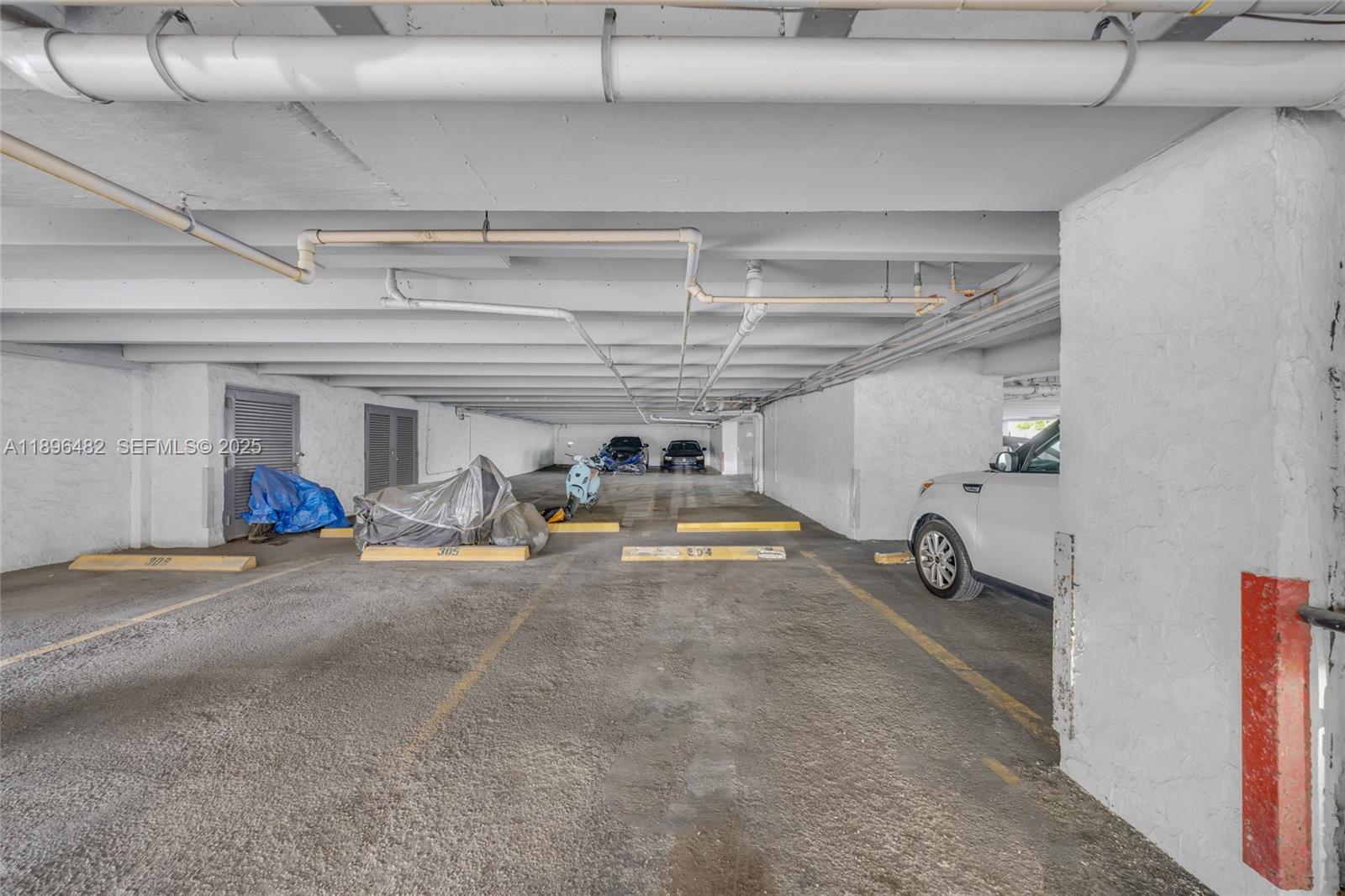 6545 Indian Creek Drive, Unit 504 Miami Beach, FL 33141 - Photo 36 of 38 a view of parking area