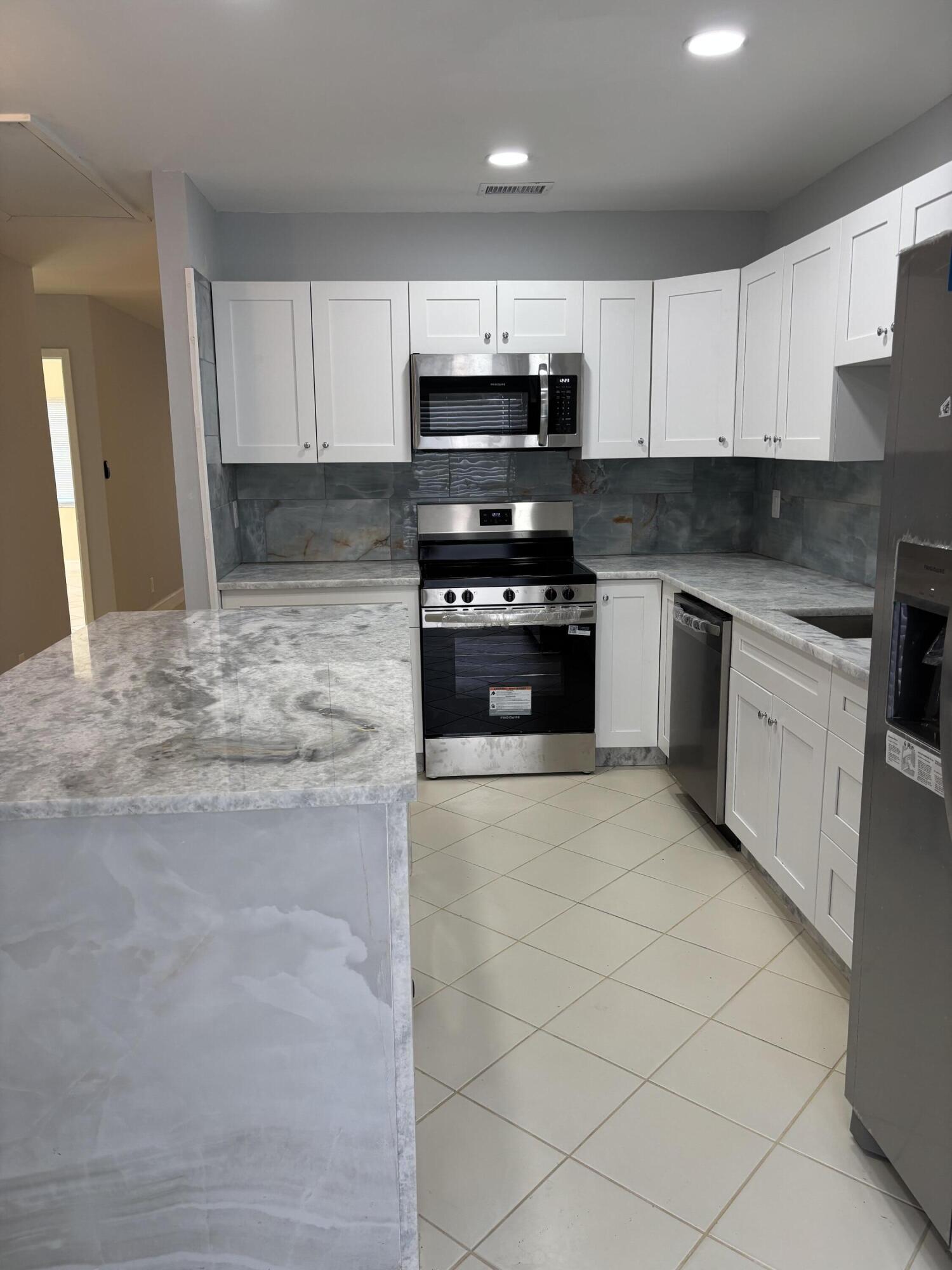 20866 Vinesta Circle Boca Raton, FL 33433 - Photo 4 of 22 IMG_4345