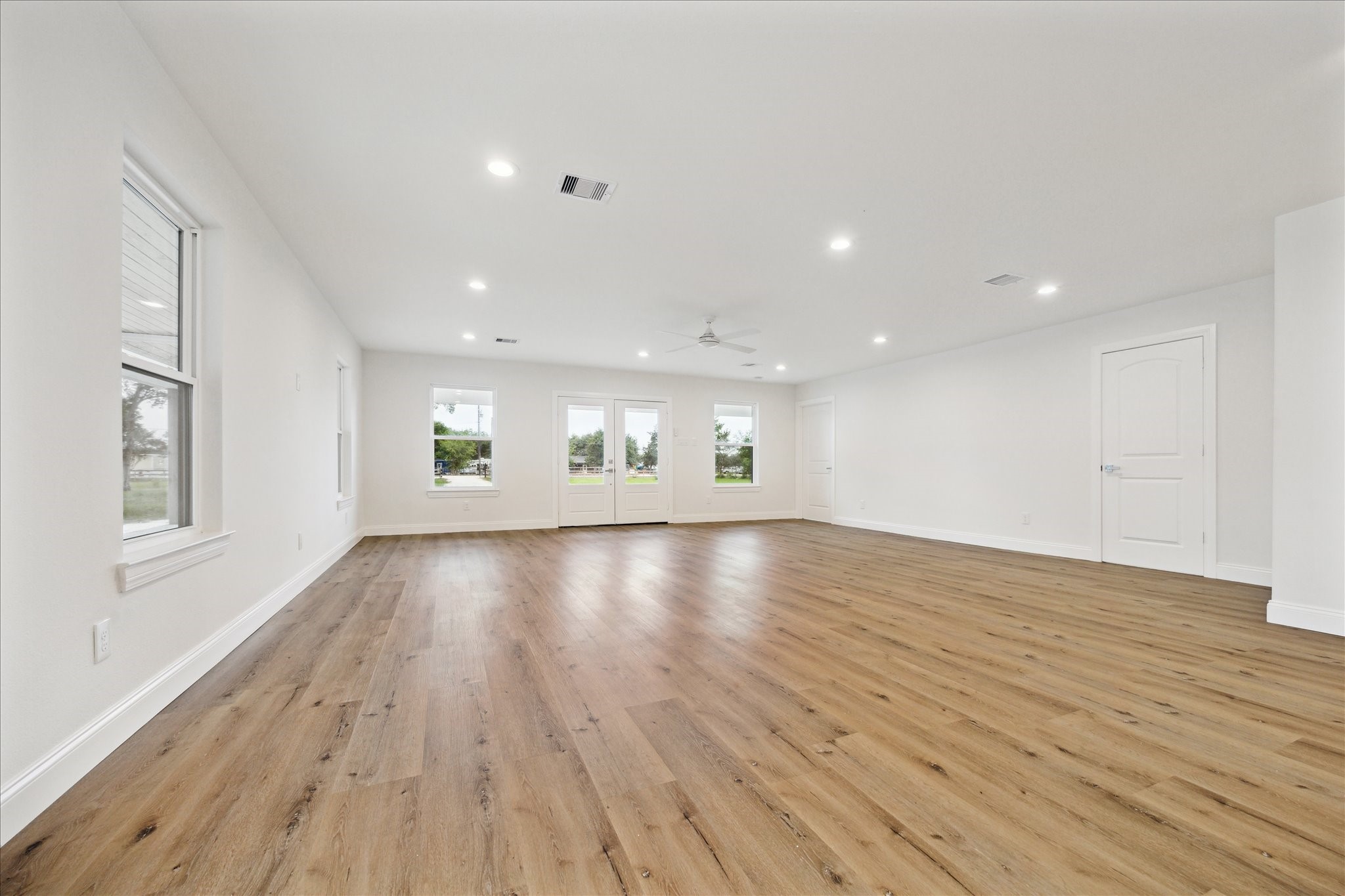 1935 Willow Road Wallis, TX 77485 - Photo 8 of 34 Spacious family room with double front doors