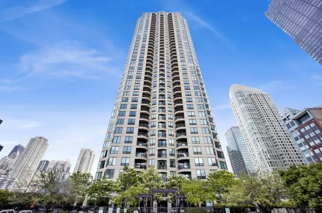$2,600 | 400 North LaSalle Drive, Unit 2909, Chicago, IL 60654