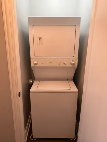 a close up view of a washer and dryer
