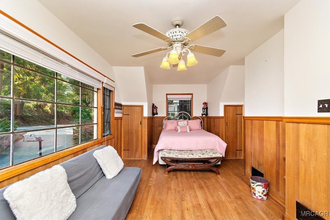 329 Summit Road Lake Arrowhead, CA 92352 - Photo 23 of 50 a bedroom with a bed and wooden floor