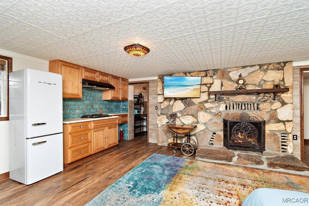 329 Summit Road Lake Arrowhead, CA 92352 - Photo 38 of 50 a kitchen with stainless steel appliances granite countertop a refrigerator and a fireplace