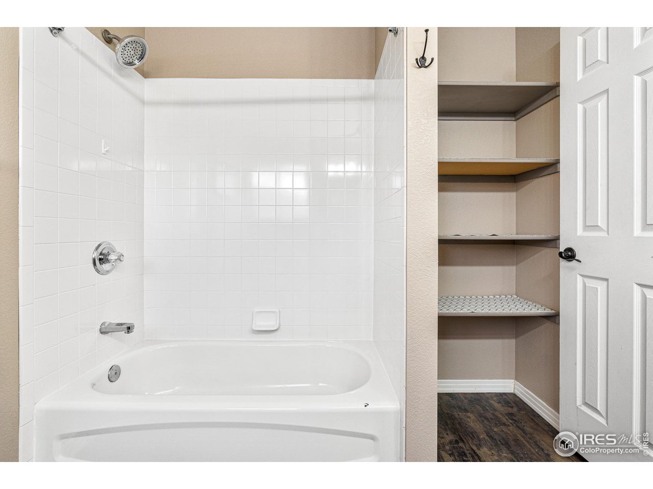 628 Sumac Street Frederick, CO 80530 - Photo 25 of 38 a bathroom with a bathtub