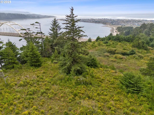 $299,000 | 1000 Highland Drive, Waldport, OR 97394