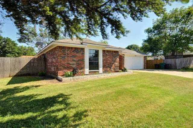 $2,000 | 10125 Indian Mound Road, Fort Worth, TX 76108