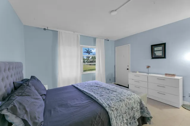 $189,900 | 960 Crystal Lake Drive, Unit 115, Deerfield Beach, FL 33064