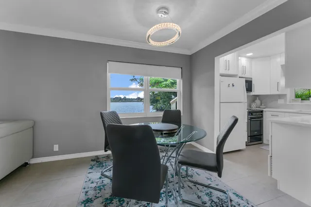 $189,900 | 960 Crystal Lake Drive, Unit 115, Deerfield Beach, FL 33064