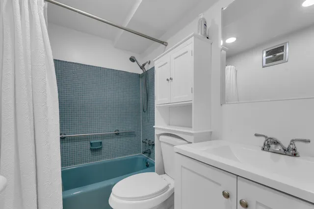 $189,900 | 960 Crystal Lake Drive, Unit 115, Deerfield Beach, FL 33064