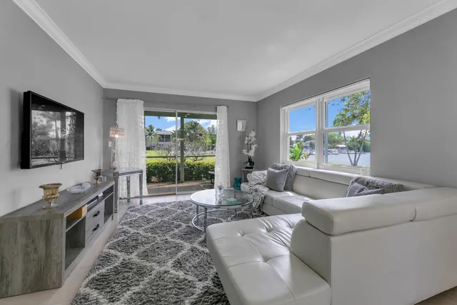 $189,900 | 960 Crystal Lake Drive, Unit 115, Deerfield Beach, FL 33064