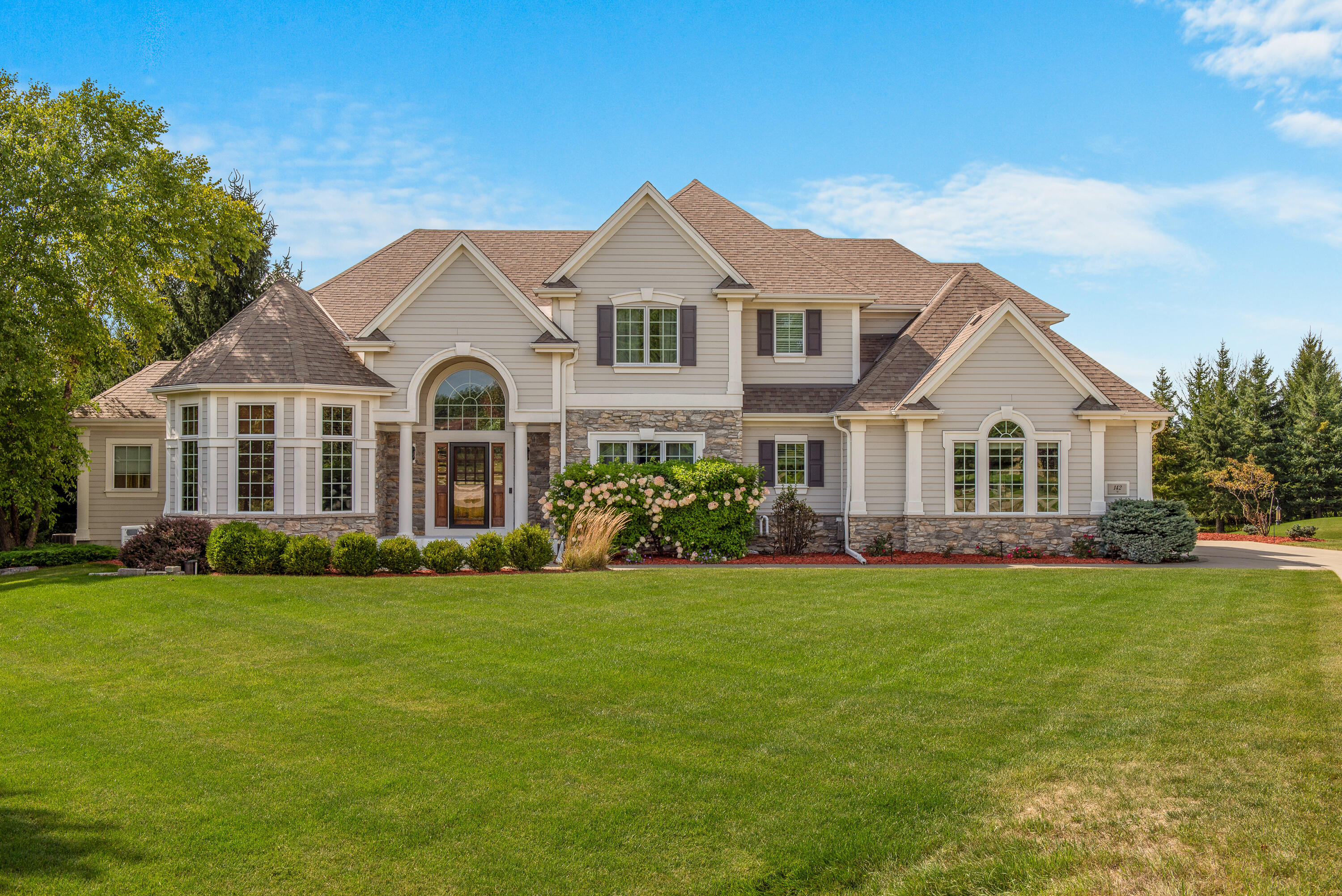 142 Preserve Court Grafton, WI 53024 - Photo 1 of 34 142 Preserve Ct-4