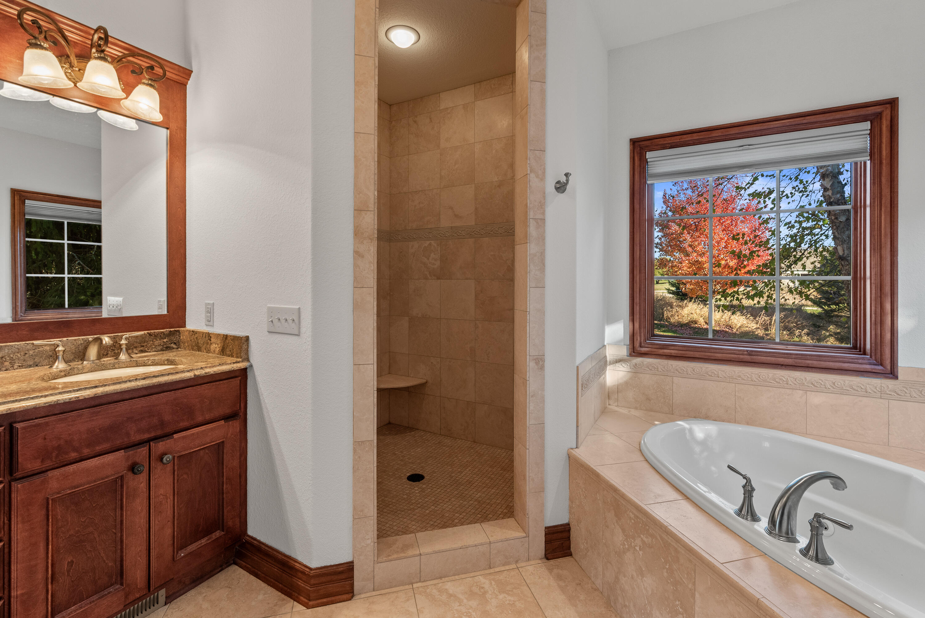 142 Preserve Court Grafton, WI 53024 - Photo 14 of 34 1st floor main ensuite w/shower & tub