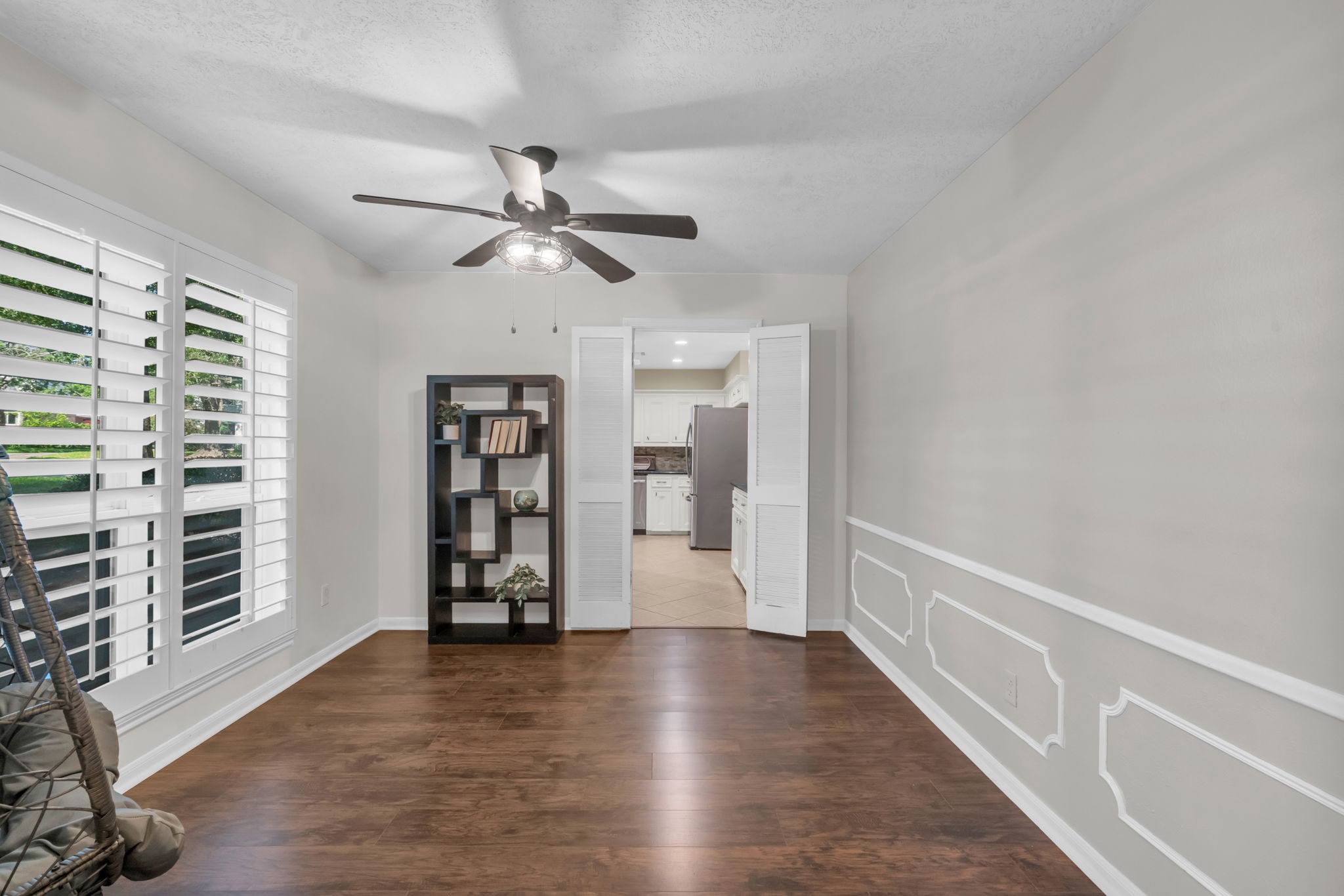 6514 Larkmount Drive Spring, TX 77389 - Photo 5 of 41 A versatile flex space offers a wonderful setting for an office or formal dining room with access to the kitchen.