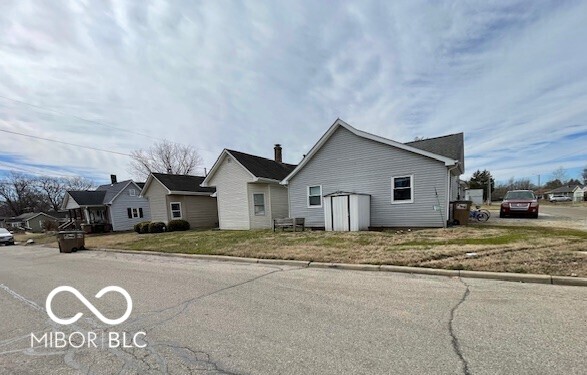 1220 Iowa Street Columbus, IN 47201 - Photo 1 of 9