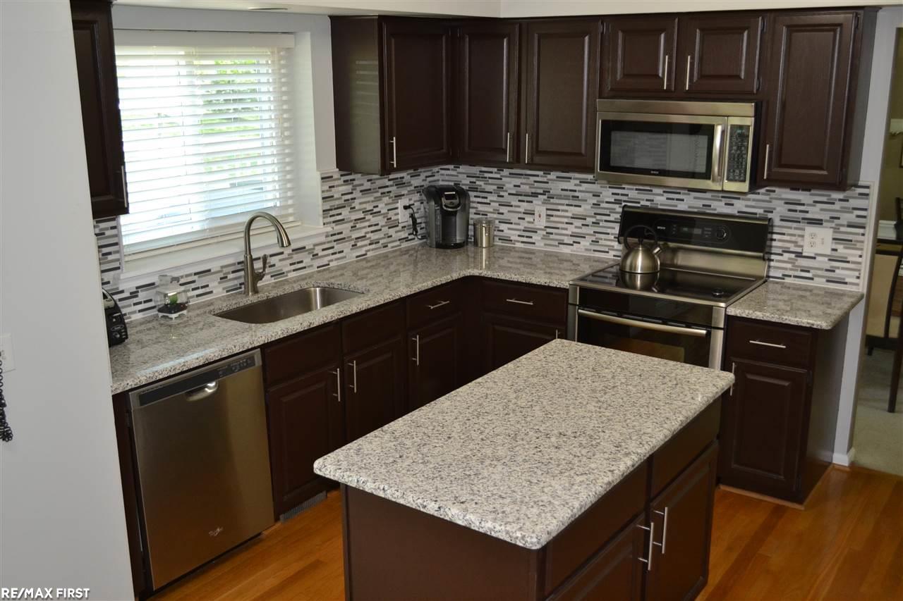 655 Whitney Drive Rochester Hills, MI 48307 - Photo 7 of 30