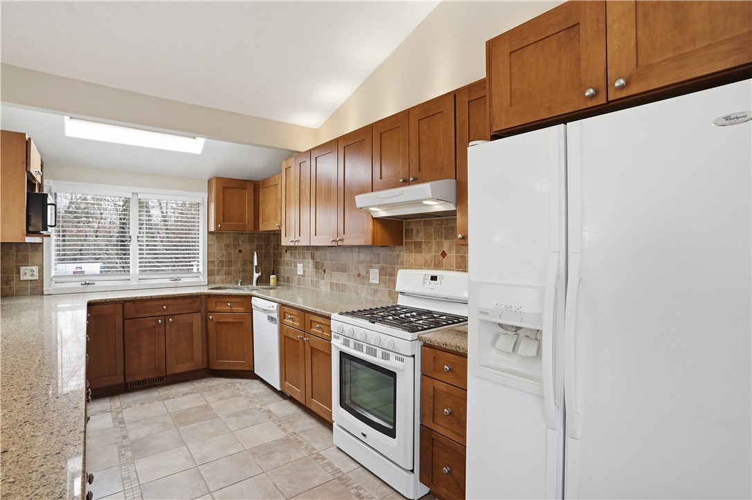 77 Valley View Drive Cranston, RI 02921 - Photo 12 of 49