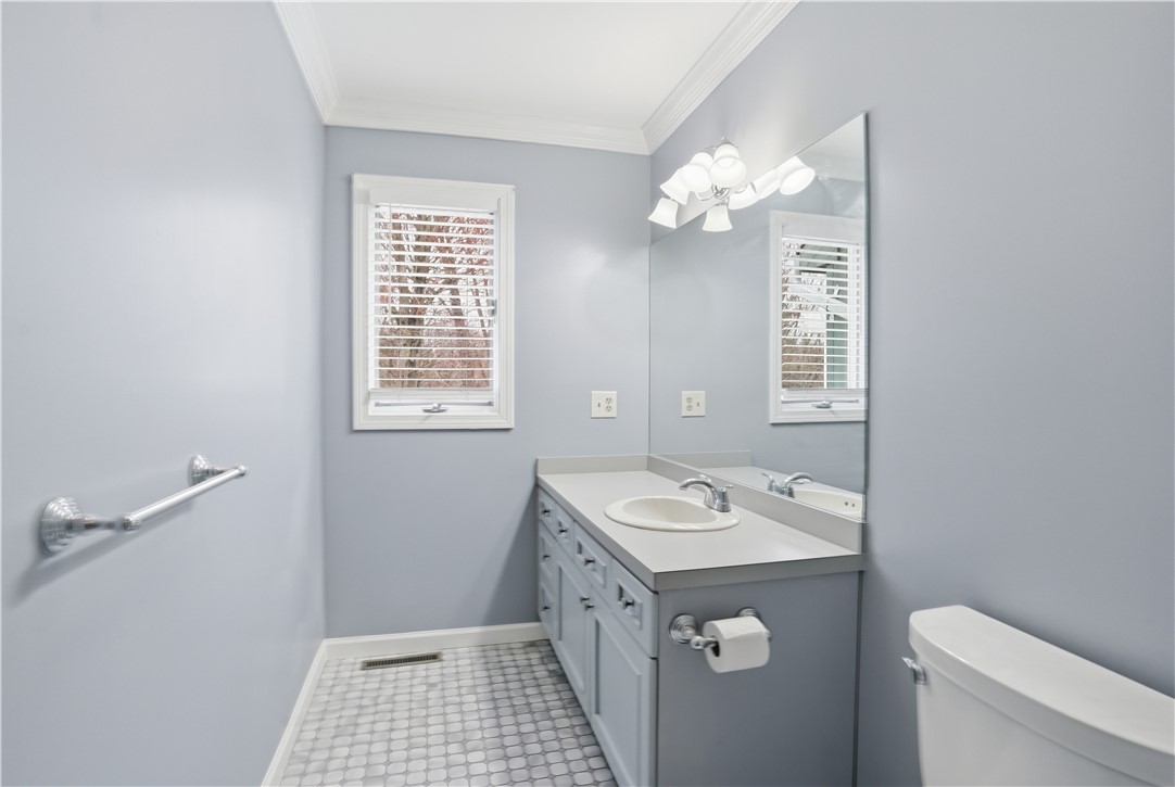 77 Valley View Drive Cranston, RI 02921 - Photo 18 of 49