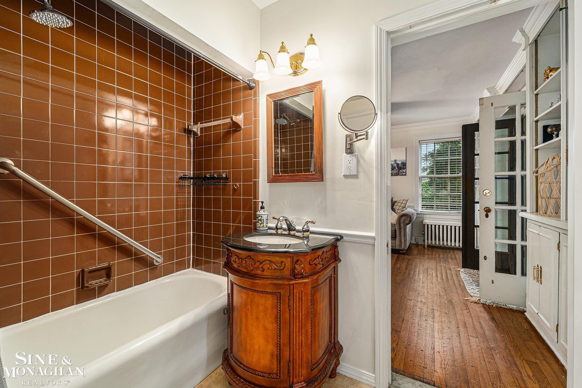 720 Trombley Road, Unit SECOND Grosse Pointe Park, MI 48230 - Photo 11 of 32 Gallery Image 11
