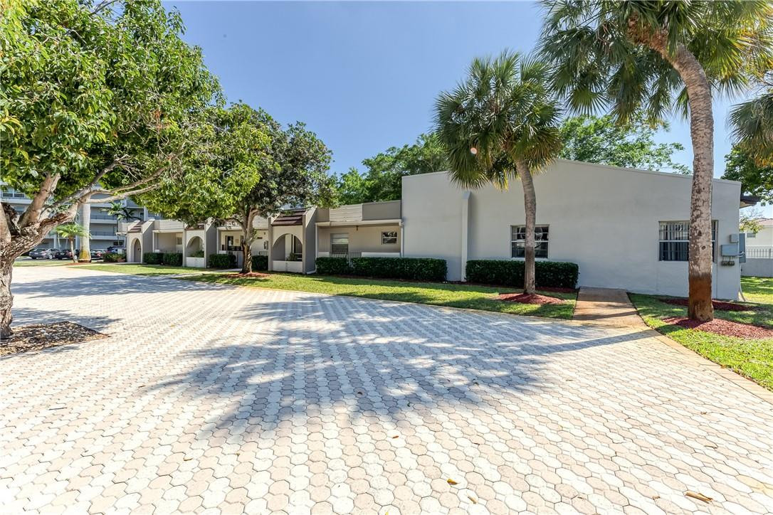 3900 Inverrary Boulevard, Unit E2 Lauderhill, FL 33319 - Photo 38 of 45 a view of a backyard of the house