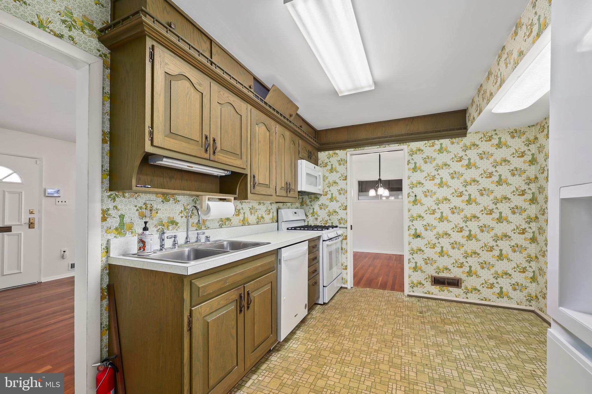 4802 Ravensworth Road Annandale, VA 22003 - Photo 6 of 40