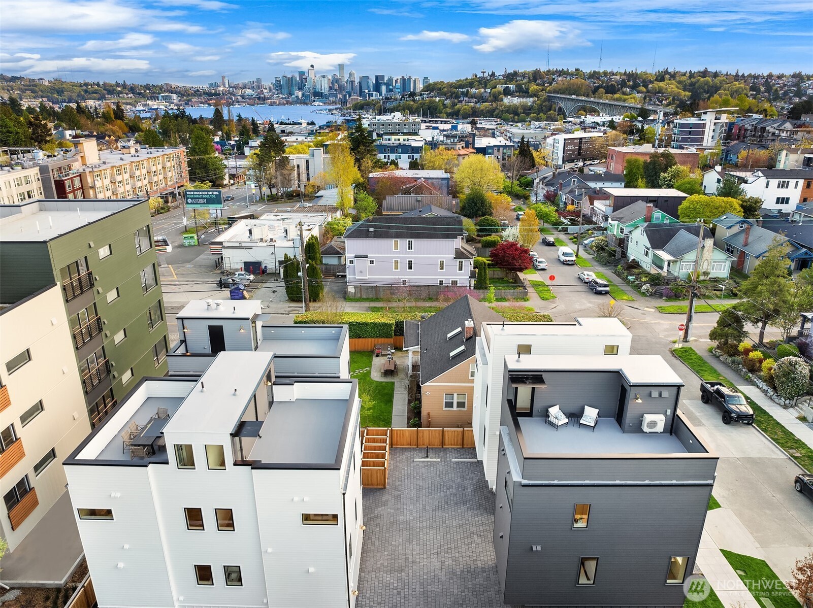 4010 Midvale Avenue North Seattle, WA 98103 - Photo 24 of 36 Gallery Image 24