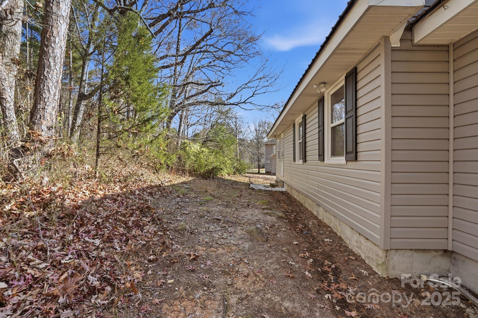 910 Roosevelt Street Badin, NC 28001 - Photo 28 of 30 a backyard of a house