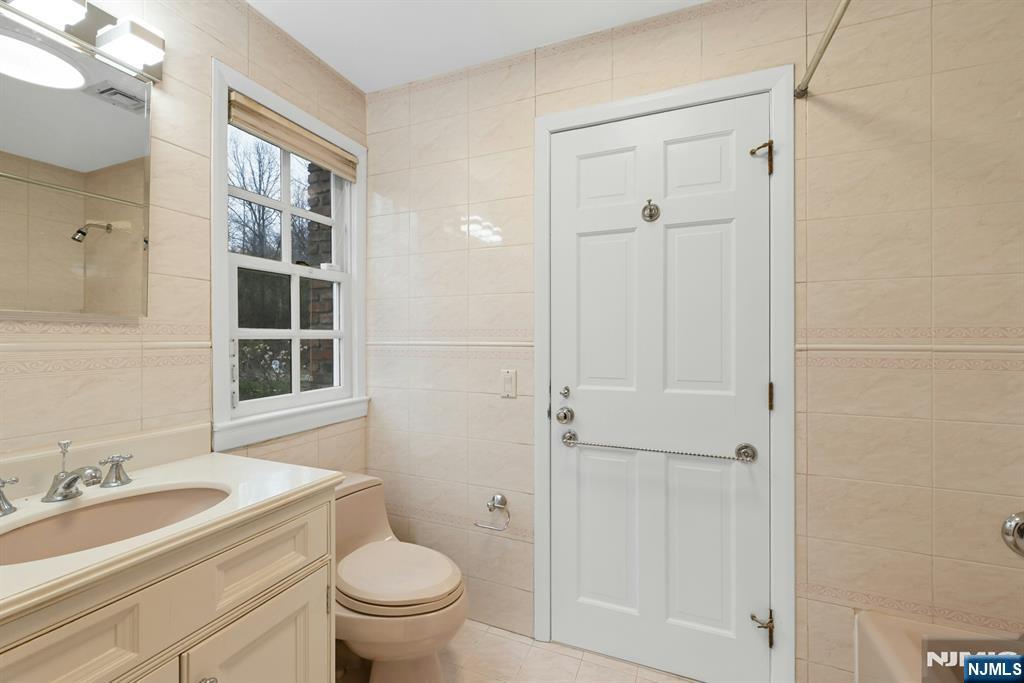 195 Elm Road Englewood, NJ 07631 - Photo 32 of 49