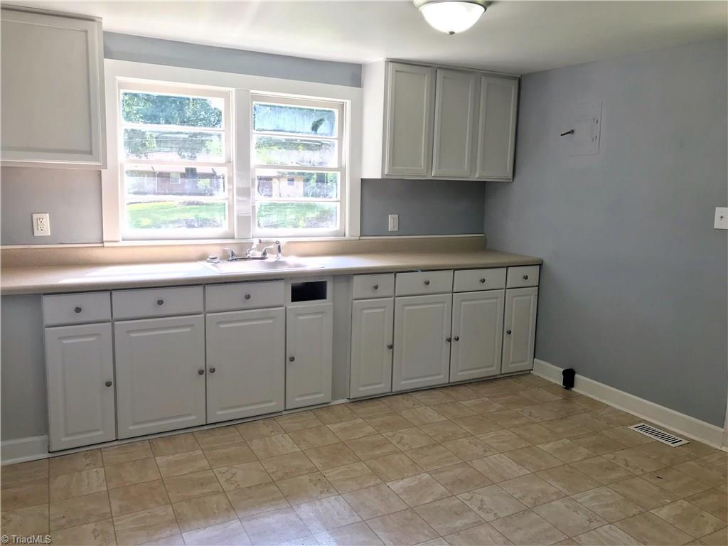 311 Brooks Road Reidsville, NC 27320 - Photo 4 of 25 Gallery Image 4