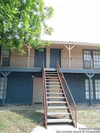 $1,150 | 755 Country Club Drive, Unit 4, Seguin, TX 78155