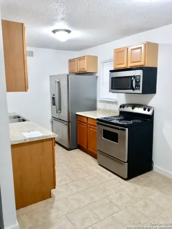 $1,150 | 755 Country Club Drive, Unit 4, Seguin, TX 78155