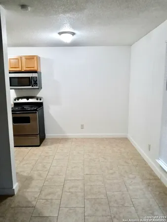 $1,150 | 755 Country Club Drive, Unit 4, Seguin, TX 78155