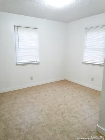 $1,150 | 755 Country Club Drive, Unit 4, Seguin, TX 78155